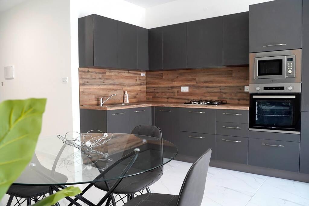 Luxurious Apartment Next To The Sea Gzira Exteriér fotografie
